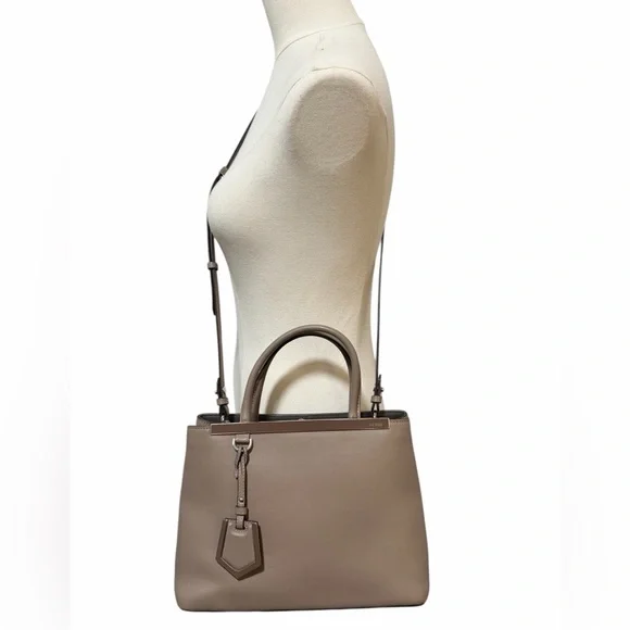 Fendi 2Jours Small / Petite Tote in Beige-Gray Leather with Crossbody Strap - Picture 3 of 16